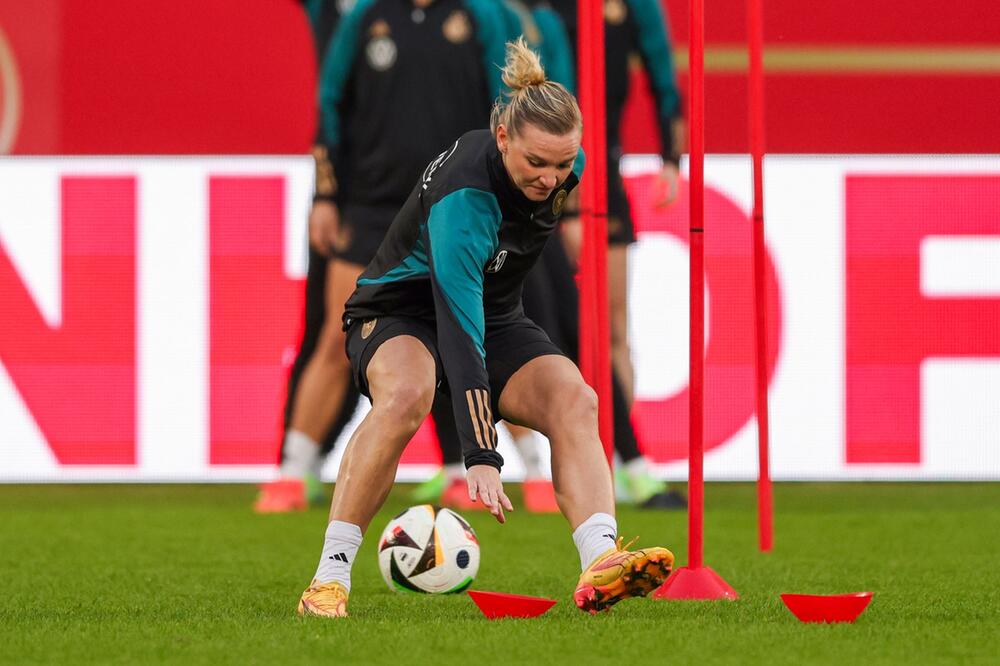 Fussball, Frauen: Training vor Länderspiel Deutschland - Austral