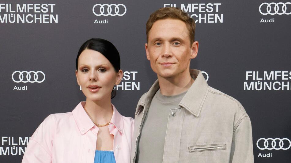 Ruby O. Fee, Matthias Schweighöfer, Brick, Film, Netflix