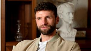 Thomas Müller, fotografiert in der Ludwig-Suite im Münchner Hotel Vier Jahreszeiten.