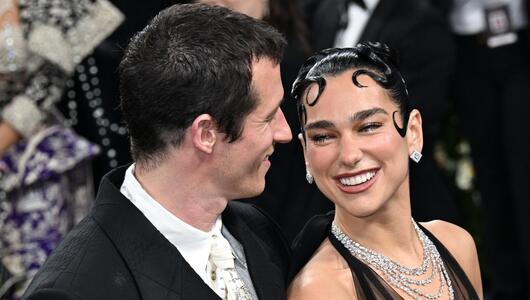 Dua Lipa und Callum Turner haben auf Sizilien geheiratet.