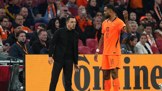 Xavi Hernandez und Cody Gakpo