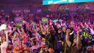Die Fans bei der Darts-WM sorgen für Diskussionen.