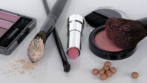 Make-Up-Flecken entfernen
