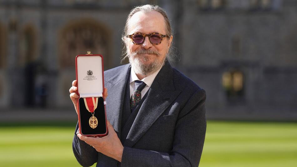 Sir Gary Oldman nach dem Ritterschlag.