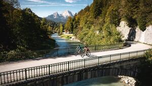 Radfahrer auf dem Fernradweg Salzschleife