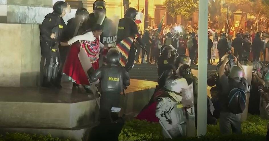 Proteste in Lima Zusammenstösse zwischen Demonstranten und Polizei