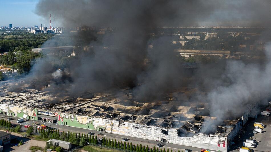 Grossbrand in einem Warschauer Einkaufszentrum