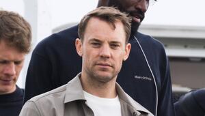 Manuel Neuer beim Abflug.