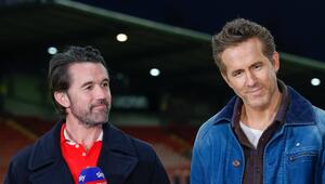 Ryan Reynolds (re.) und Rob McElhenney sind regelmässig im Fussballstadion anzutreffen.