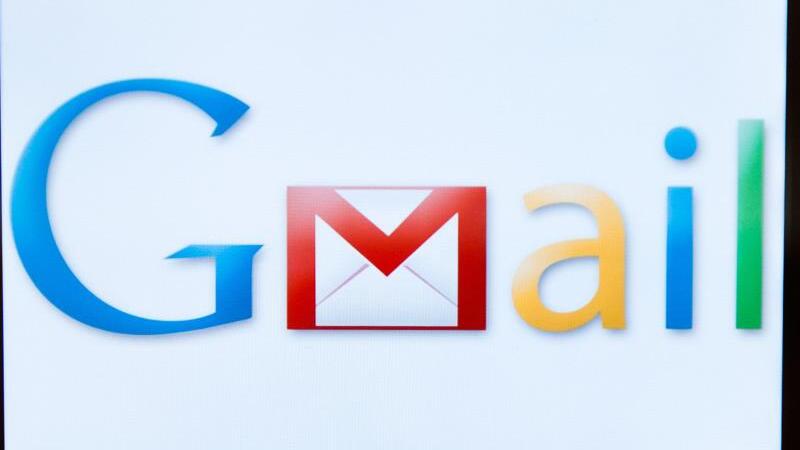 Handy mit App Google Mail