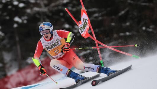 Marco Odermatt 2024 beim Riesenslamon in Alta Badia. 