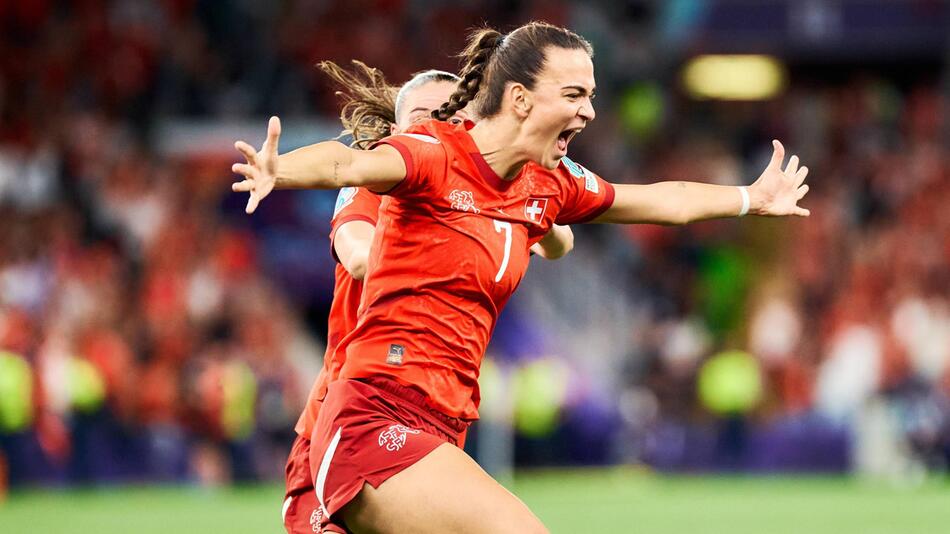 Riola Xhemaili schiesst ihr Team ins Viertelfinale.