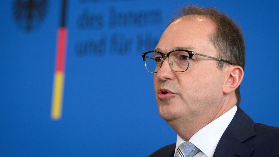 Verschärfung der Grenzkontrollen: Dobrindt kündigt Zurückweisung auch von Asylsuchenden an