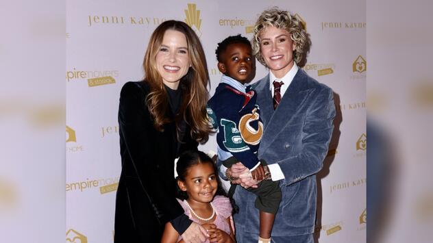 Sophia Bush (l.) und Ashlyn Harris mit den Kindern Sloane und Ocean.
