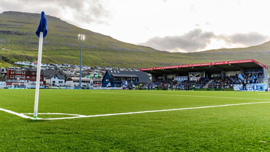 Das Djupumyrar-Stadion in Klaksvik