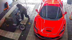 Beinahe in Ferrari gekracht: Elektroroller beschleunigt in Waschanlage von allein