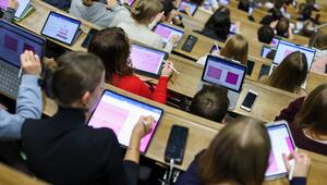 Studenten der Humanmedizin sitzen in einer Vorlesung