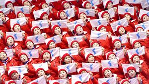 Aus Nordkorea eingeflogene Fans singen bei Winter-Olympia 2018 in Südkorea (Archivbild)