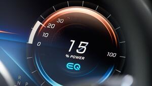 Ein Display zeigt den Energieverbrauch bei einem Elektroauto