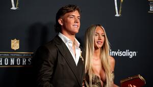 Glamour auf dem roten Teppich: Das neue Traumpaar der NFL