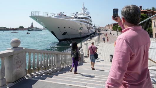 Protest gegen die Jacht des US-Botschafters in Italien