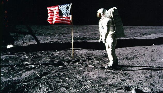 Reise zum Mond - Milliardenkosten, Müll und Männer beim Golfen