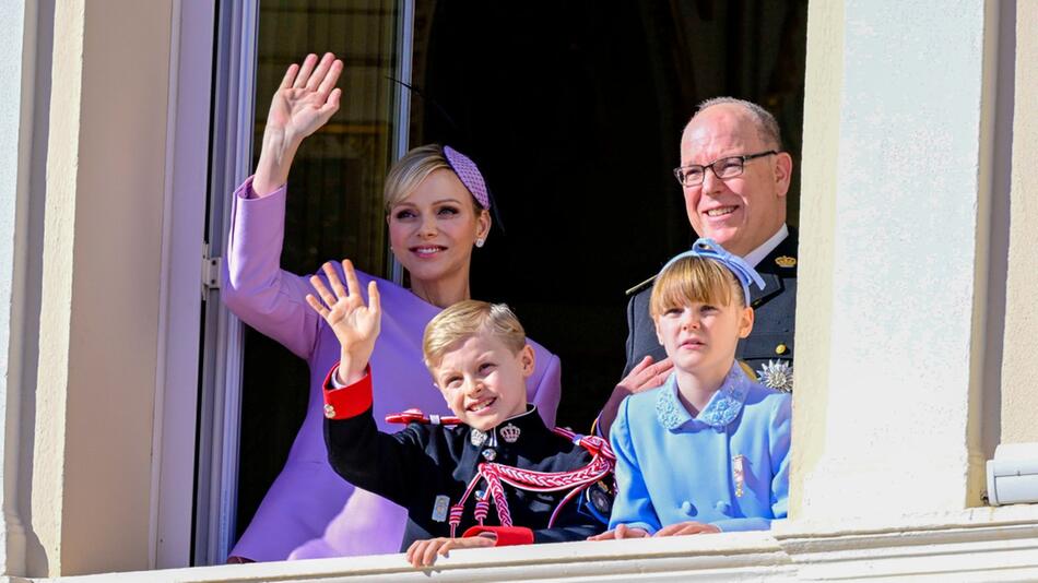 Am 19. November grüsst die Fürstenfamilie traditionell vom Palastbalkon.