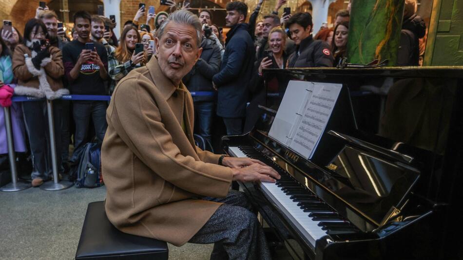 Jeff Goldblum wird auch am Sonntag bei der BAFTA-Verleihung am Klavier Platz nehmen.