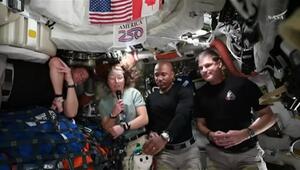 Kurz vor der Rückkehr auf die Erde: Artemis-Crew meldet sich aus dem All