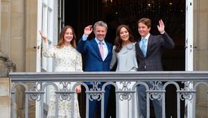 König Frederik X. inmitten seiner Liebsten: Prinzessin Josephine, Königin Mary und Prinz Vincent.