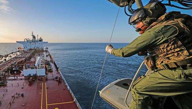 Britische Armee stoppt Schattenflotte-Tanker