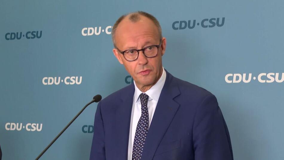 CDU-Chef Merz: Kanzler soll Vertrauensfrage am Mittwoch stellen