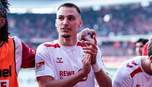 Nach dem Sieg gegen den 1. FC Nürnberg feierte Tim Lemperle noch gemeinsam mit der Mannschaft.