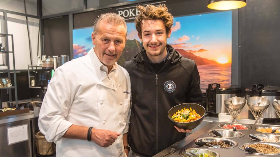 Der Hamburger Sternekoch und sein Sohn Tom.