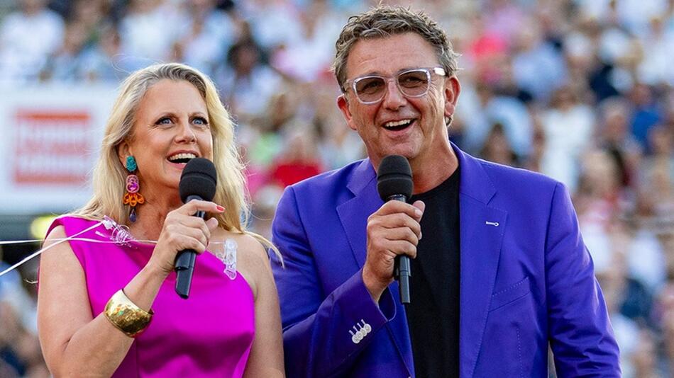 Hans Sigl und Barbara Schöneberger führen durch die "Starnacht am Wörthersee".