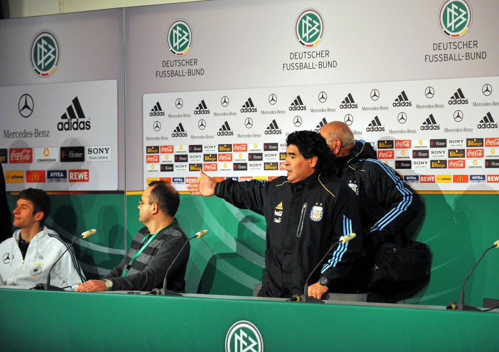 Diego Maradona und Thomas Müller
