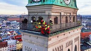 Feuerwehr rettet verletzte Frau von Kirchturm in München