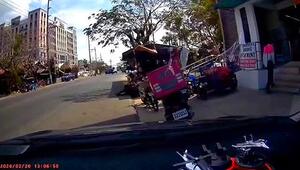 Ausser Kontrolle: Herrenloser Lkw-Reifen kracht in Auto