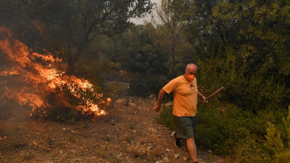 Grossbrand nahe Athen