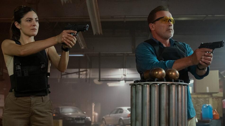 Der Agenten-Apfel fällt nicht weit vom Baller-Baum: Luke Brunner (Arnold Schwarzenegger) im ...