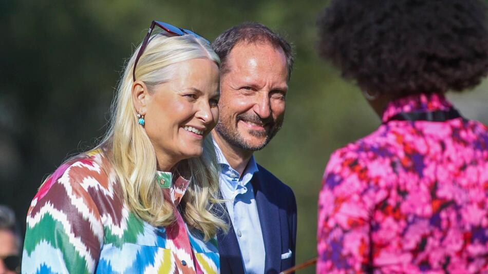 Kronprinz Haakon und Kronprinzessin Mette-Marit bei den Feierlichkeiten in Bergen.