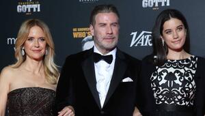Ella Bleu Travolta (re.) 2018 mit ihren Eltern, der zwei Jahre später verstorbenen Kelly Preston ...