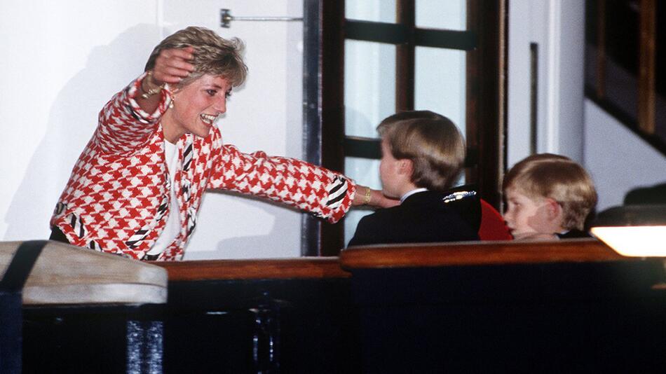 Prinzessin Diana begrüsst ihre Kinder (1991).