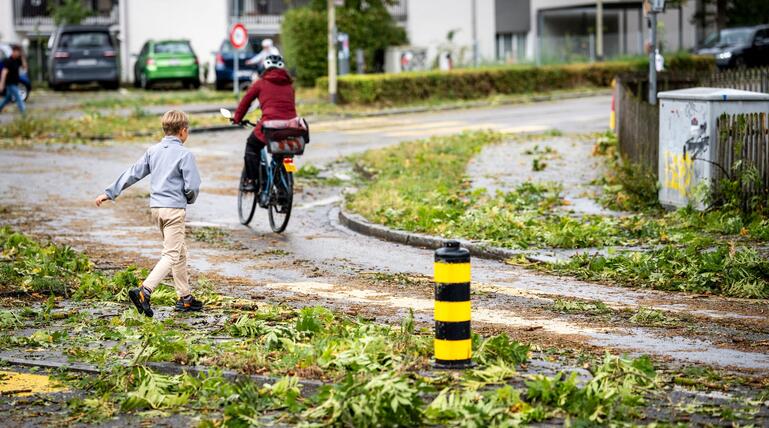 Schweiz: Milliardenschäden Unwetter mit Riesen-Hagel