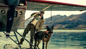 Brad Pitt kämpft in "Eiserne Wildnis - Heart of the Beast" gegen die Natur.