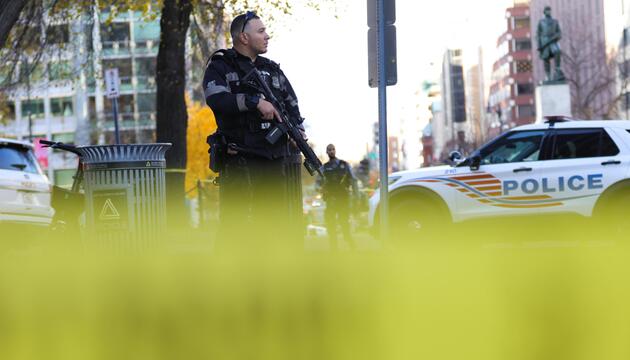 Abgesperrtes weisses Haus