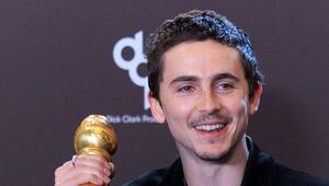 Timothée Chalamet freut sich im Hotel Beverly Hilton in Los Angeles über seinen ersten Golden ...