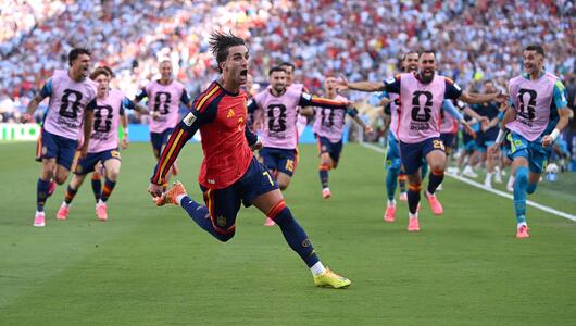 Ferran Torres jubelt nach seinem Treffer, der Spanien zum Weltmeister macht.