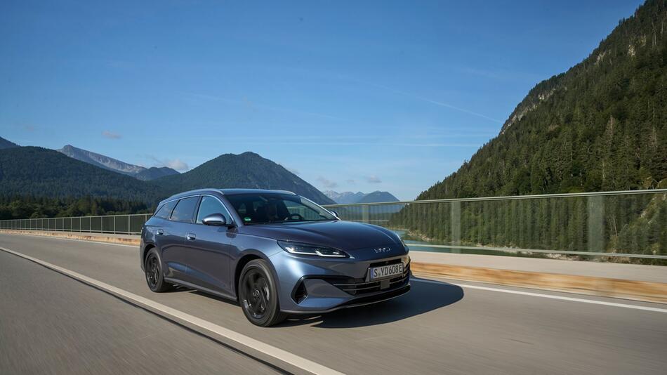 Fahransicht des BYD Seal6 Touring