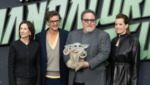 Kathleen Kennedy, Pedro Pascal, Jon Favreau und Sigourney Weaver